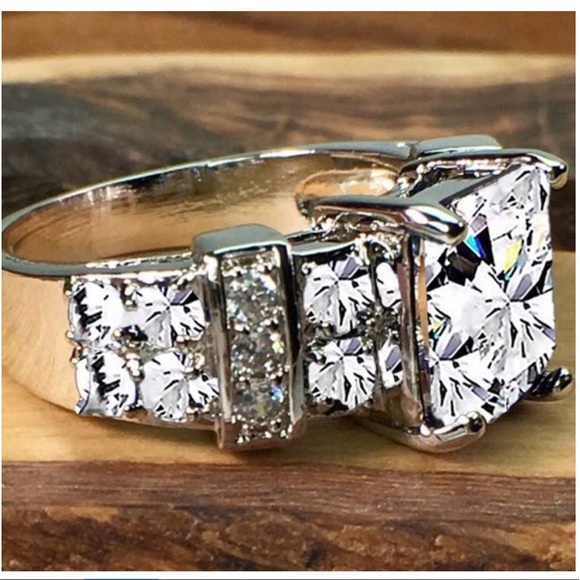 STERLING SILVER 925 stamped White CZ LUX RING SZ 8 - Picture 2 of 8